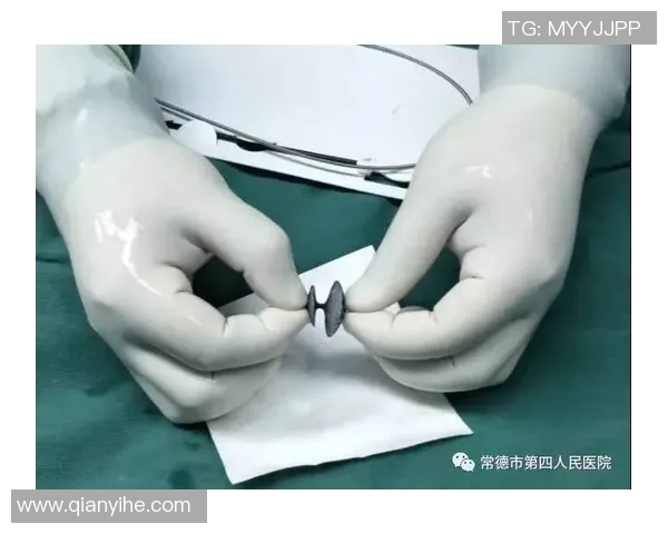 哪个足球明星在比赛中成功封堵了卵圆孔的进攻瞬间引发热议